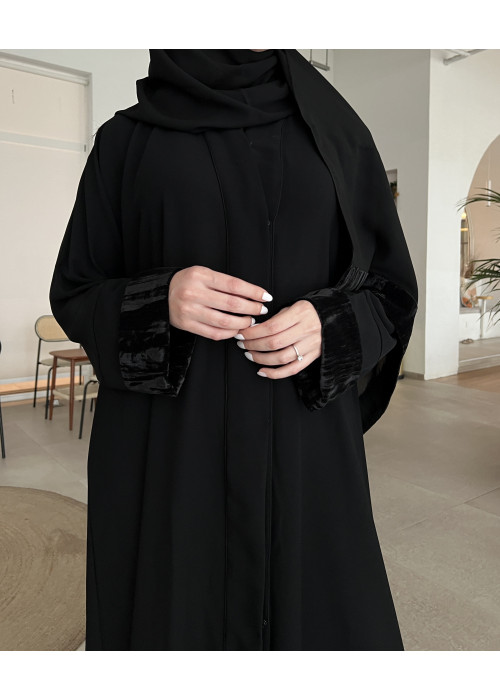 عباية  00567 كريب سواد فاحم بكم مقلوب بالمخمل الأسود 