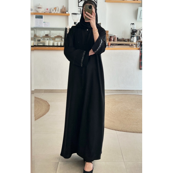 عباية  00579 أنيقة مع شك وتطريز على الأكمام والطرحة