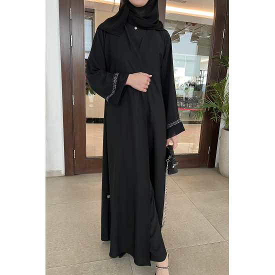 عباية  00579 أنيقة مع شك وتطريز على الأكمام والطرحة