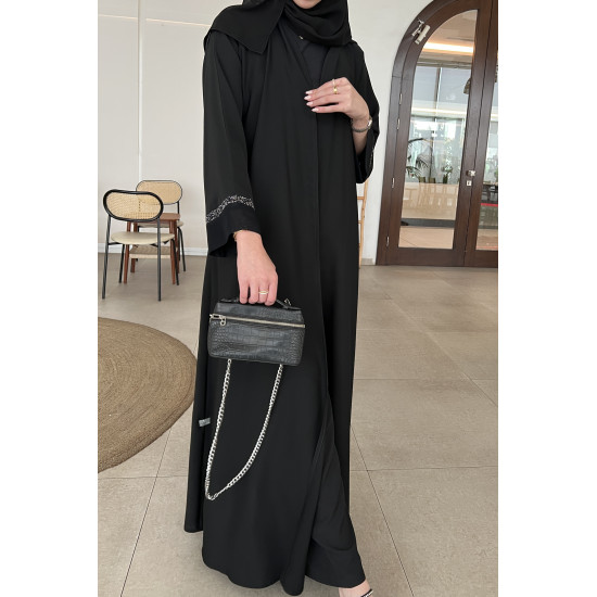 عباية  00579 أنيقة مع شك وتطريز على الأكمام والطرحة