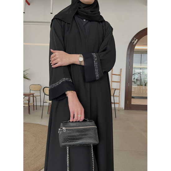 عباية  00579 أنيقة مع شك وتطريز على الأكمام والطرحة