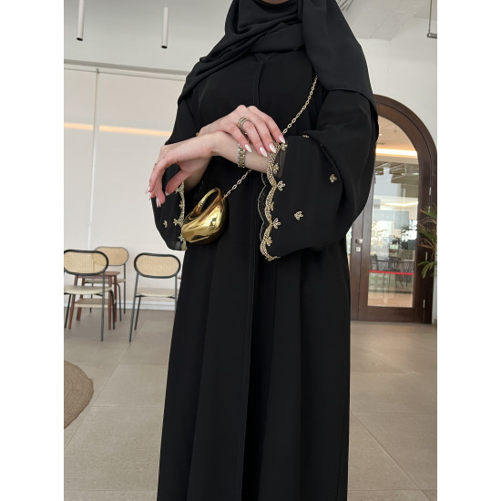 عباية  00588مميزة مع شك وتطريز يدوي بالخرز الذهبي على الأكمام والطرحة