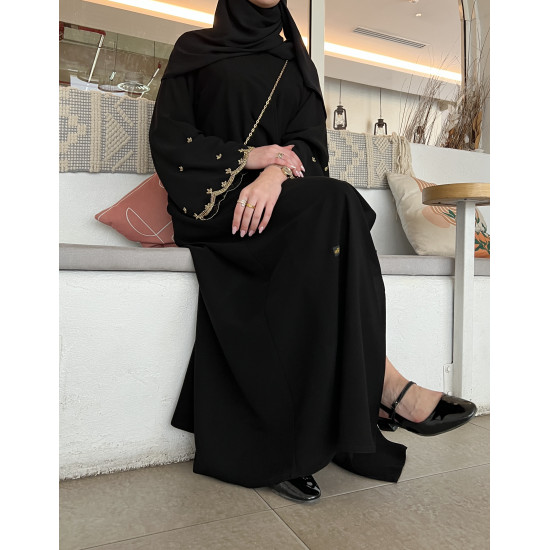عباية  00588مميزة مع شك وتطريز يدوي بالخرز الذهبي على الأكمام والطرحة