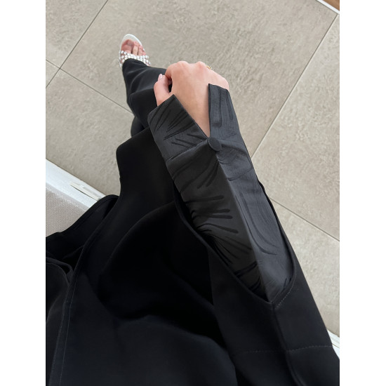 عباية  00589 يومية بخامة كريب ملكي سواد فاحم بقصة إستريت