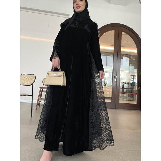 عباية  00610 مخمل مع تدخيلة الدانتيل الفرنسي باللون بالأسود 