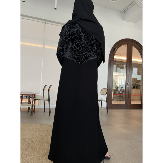 عباية  00611 مخمل مشجر مع كريب ملكي سواد فاحم 