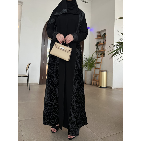 عباية  00612  مخمل مشجر مع كريب ملكي سواد فاحم 