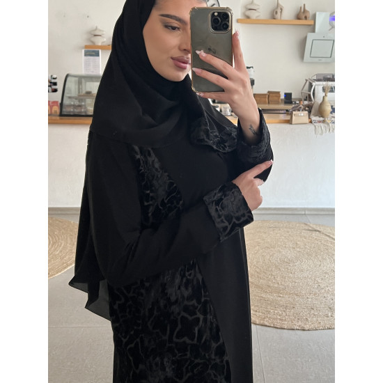 عباية  00612  مخمل مشجر مع كريب ملكي سواد فاحم 