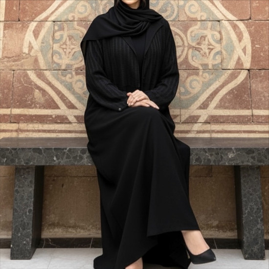 عباية  00618 يومية وعملية بخامة كريب أسود 