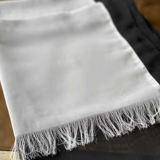 طرحة سوداء مع اوف وايت 