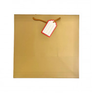 كيس هدايا ورق 35x35x24سم مع كرت ذهبي