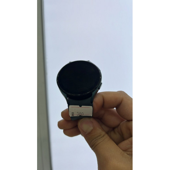 ساعة سامسونج watch 4 مستعملة