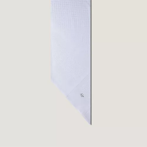 شماغ دسار الابيض بلس 2025