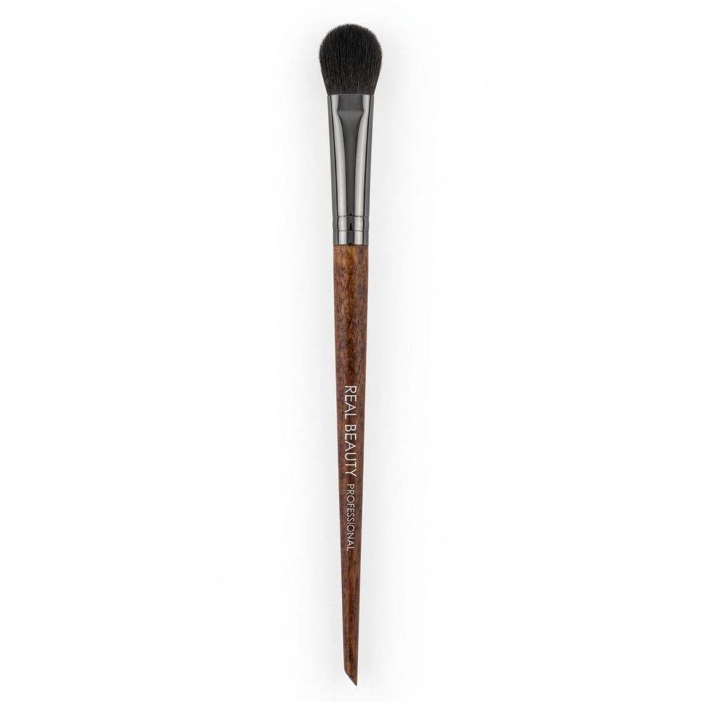 فرشه توزيع كونسيلر او تظليل - من ريل بيوتي 