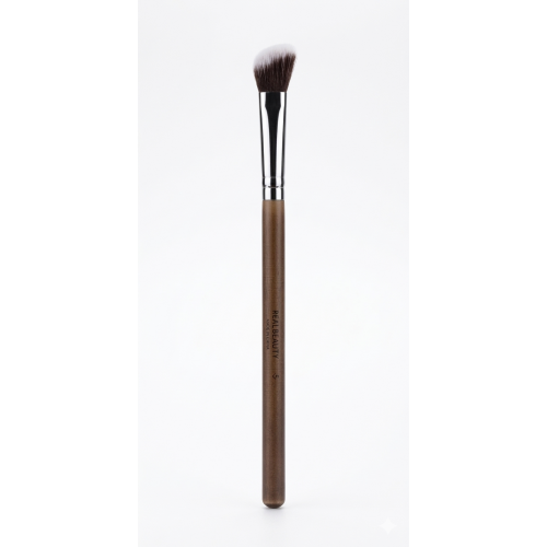 فرشه توزيع كونسيلر او تظليل - من ريل بيوتي 