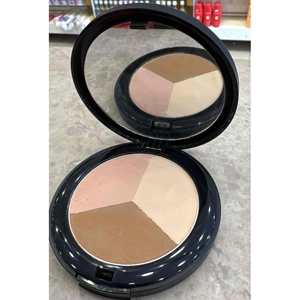 بودره مضغوطه ثلاثيه تنوير + كنتور نحت + بلاشر وردي + مرايه و اسفنجه - من ميكب24 