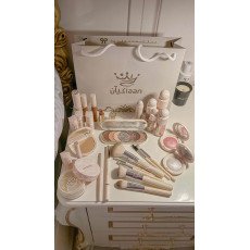 بوكس مكياج الوردي 4 طبقات - من ريل بيوتي 