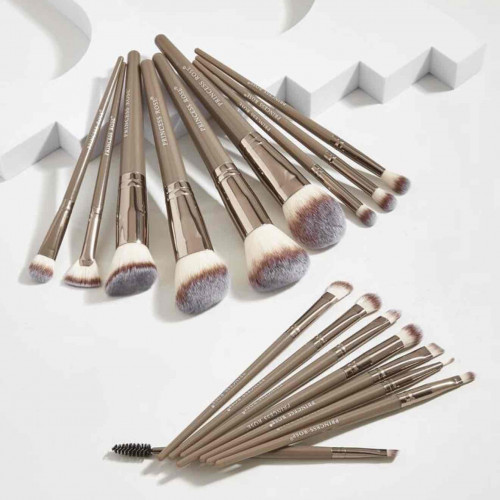 فرش مكياج ناعمه 17 قطعه - لون بني فاتح 