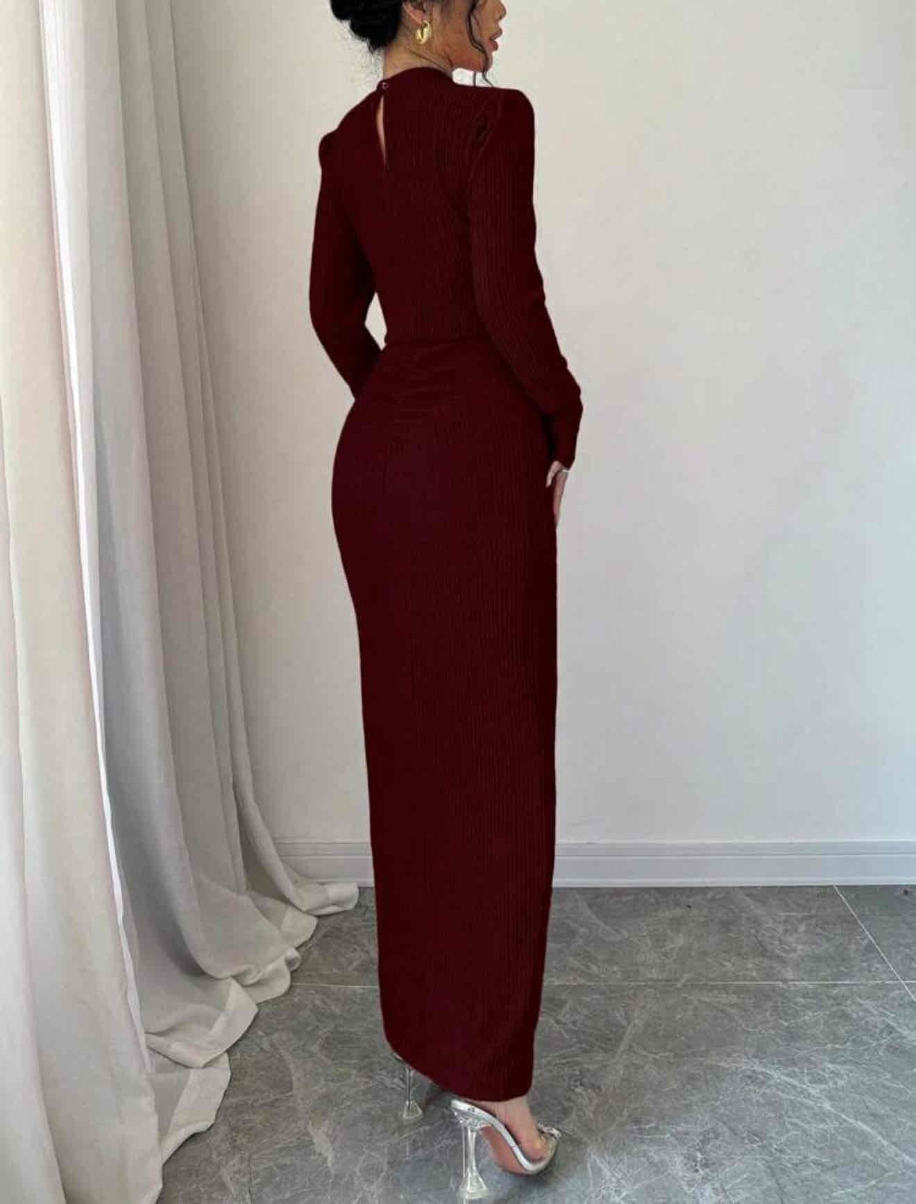 فستان جديد غير مستخدم ،  اكمام طويله رسمي مميز لون احمر خشبي - مقاس M