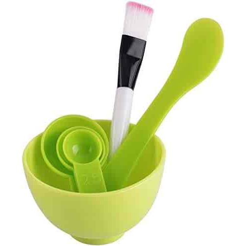 مجموعة ادوات للعنايه 4 في 1 - لون اخضر