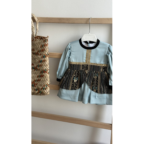 240151 فستان شعبي سماوي مع تطريز اسود 240151 فستان شعبي سماوي مع تطريز اسود