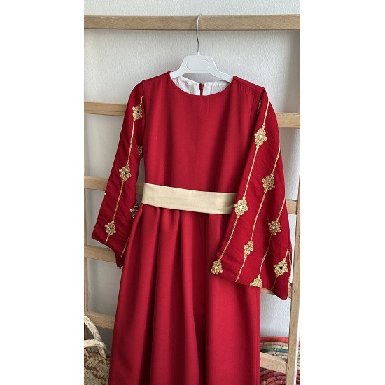 240352 جلابية أحمر مع تطريز ذهبي