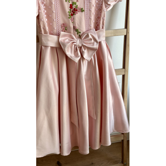 240202 فستان وردي مطرز للمناسبات 240202 فستان وردي مطرز للمناسبات