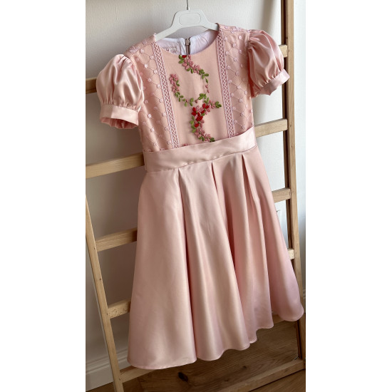 240202 فستان وردي مطرز للمناسبات 240202 فستان وردي مطرز للمناسبات