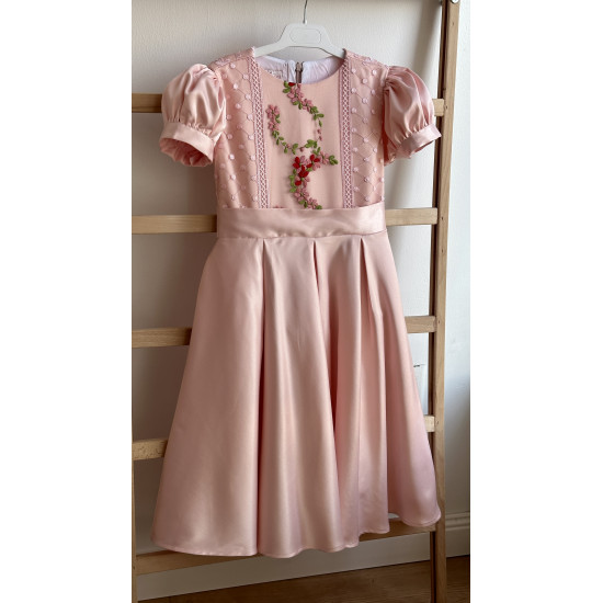 240202 فستان وردي مطرز للمناسبات 240202 فستان وردي مطرز للمناسبات