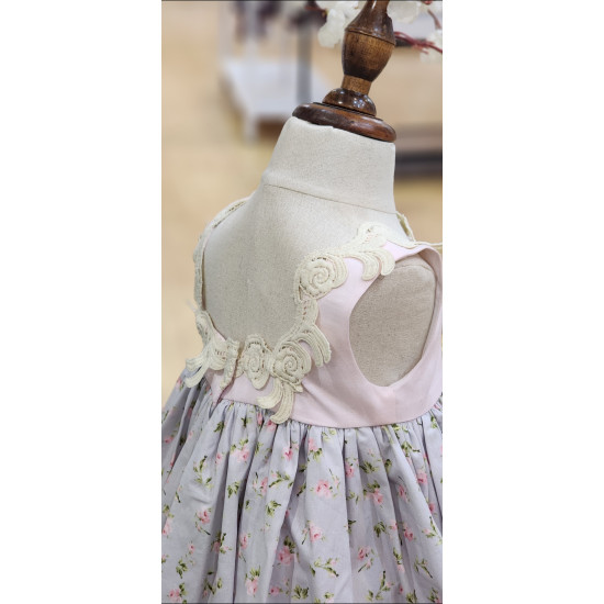 240401 فستان مورد مزين بالدانتيل 240401 فستان مورد مزين بالدانتيل