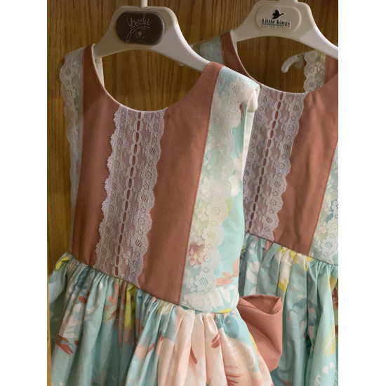 240404 فستان مورد مزين بالدانتيل 240404 فستان مورد مزين بالدانتيل