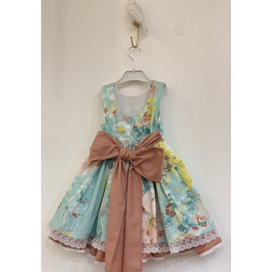 240404 فستان مورد مزين بالدانتيل 240404 فستان مورد مزين بالدانتيل