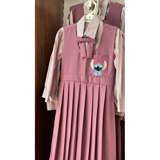 مريول مدرسي بنفسجي ٣ قطع مريول بتطريز شخصية ستيتش مع قميص مقلم وفيونكة 144711 مريول مدرسي بنفسجي ٣ قطع مريول بتطريز شخصية ستيتش مع قميص مقلم وفيونكة 144711