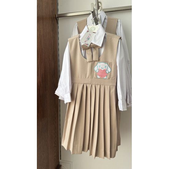 مريول (( رياض أطفال )) بيج مطرز بشخصية سينامورول مع قميص وفيونكة 144735