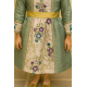 فستان شعبي لينن مطرّز بنقوش ذهبية – لون أخضر زاهي مع وردي 240455