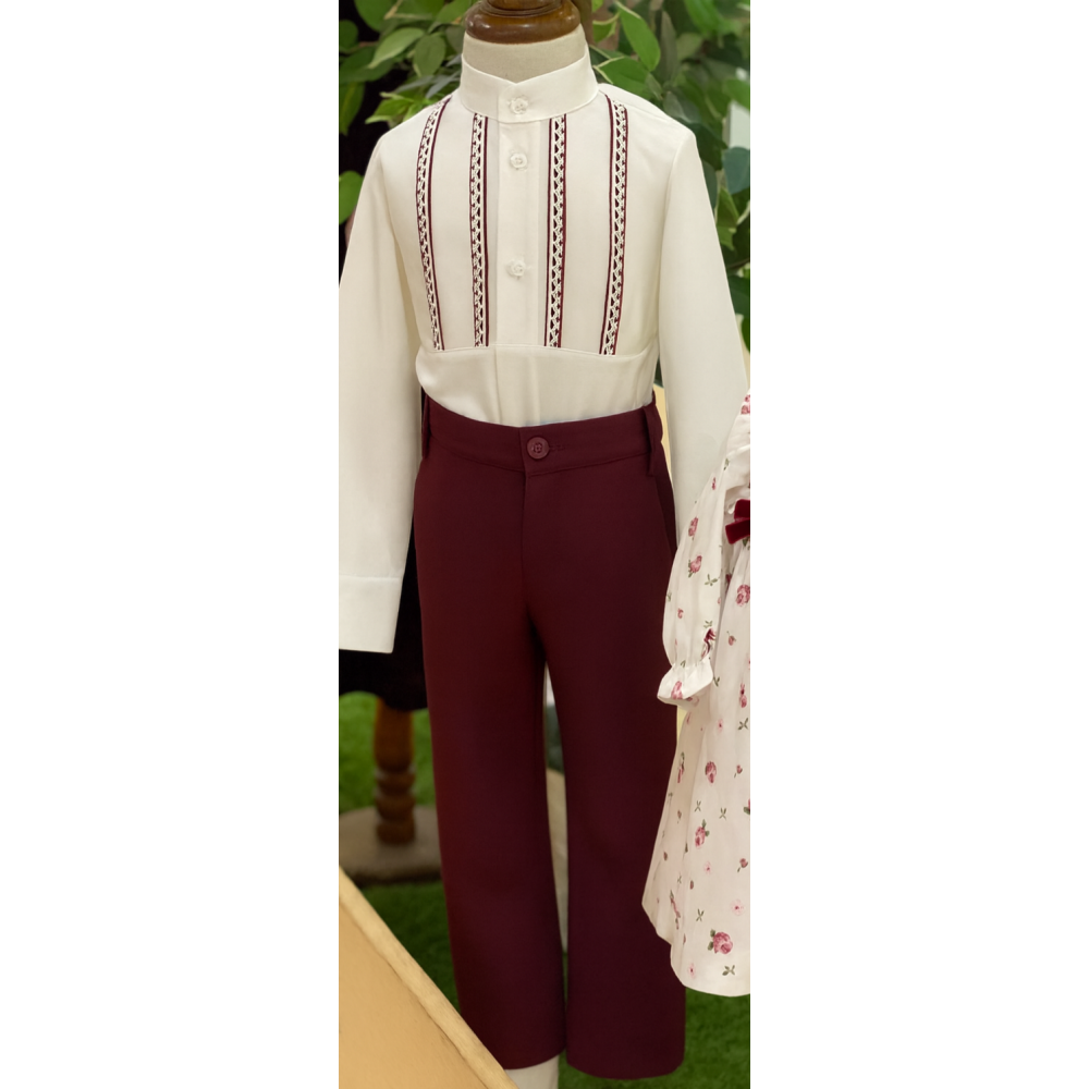 طقم أولاد أنيق – قميص أبيض بدانتيل وأكمام طويلة مع بنطال عنابي 240457 طقم أولاد أنيق – قميص أبيض بدانتيل وأكمام طويلة مع بنطال عنابي 240457