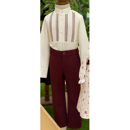 طقم أولاد أنيق – قميص أبيض بدانتيل وأكمام طويلة مع بنطال عنابي 240457 طقم أولاد أنيق – قميص أبيض بدانتيل وأكمام طويلة مع بنطال عنابي 240457