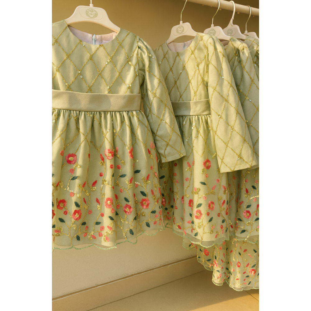 فستان بناتي مُطرّز فاخر بلون أخضر مع تطريز ذهبي وأخضر أكمام طويلة 240456 فستان بناتي مُطرّز فاخر بلون أخضر مع تطريز ذهبي وأخضر أكمام طويلة 240456