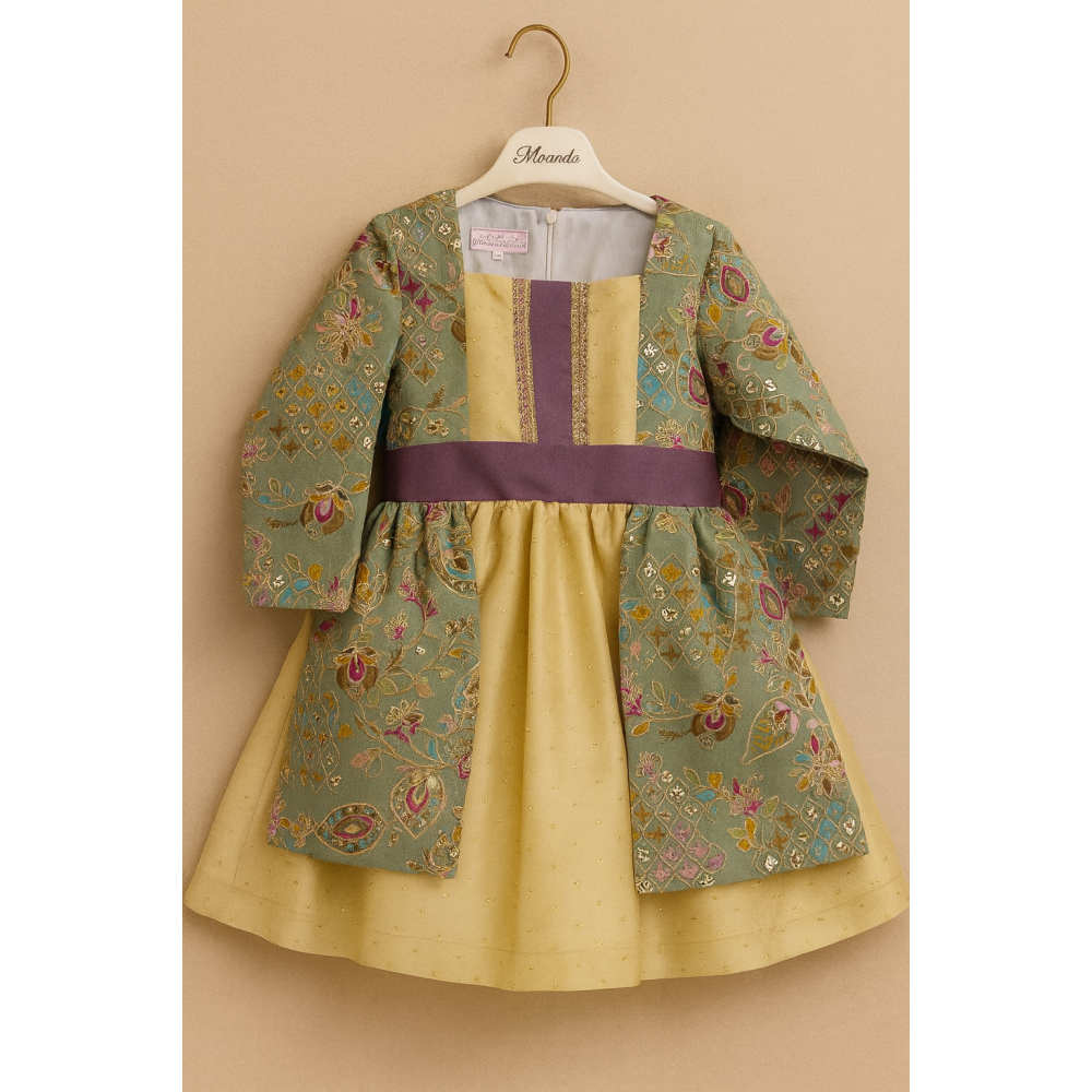 فستان شعبي لينن أخضر مطرّز بنقوش ذهبية وملونة 240468 فستان شعبي لينن أخضر مطرّز بنقوش ذهبية وملونة 240468