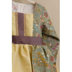 فستان شعبي لينن أخضر مطرّز بنقوش ذهبية وملونة 240468 فستان شعبي لينن أخضر مطرّز بنقوش ذهبية وملونة 240468