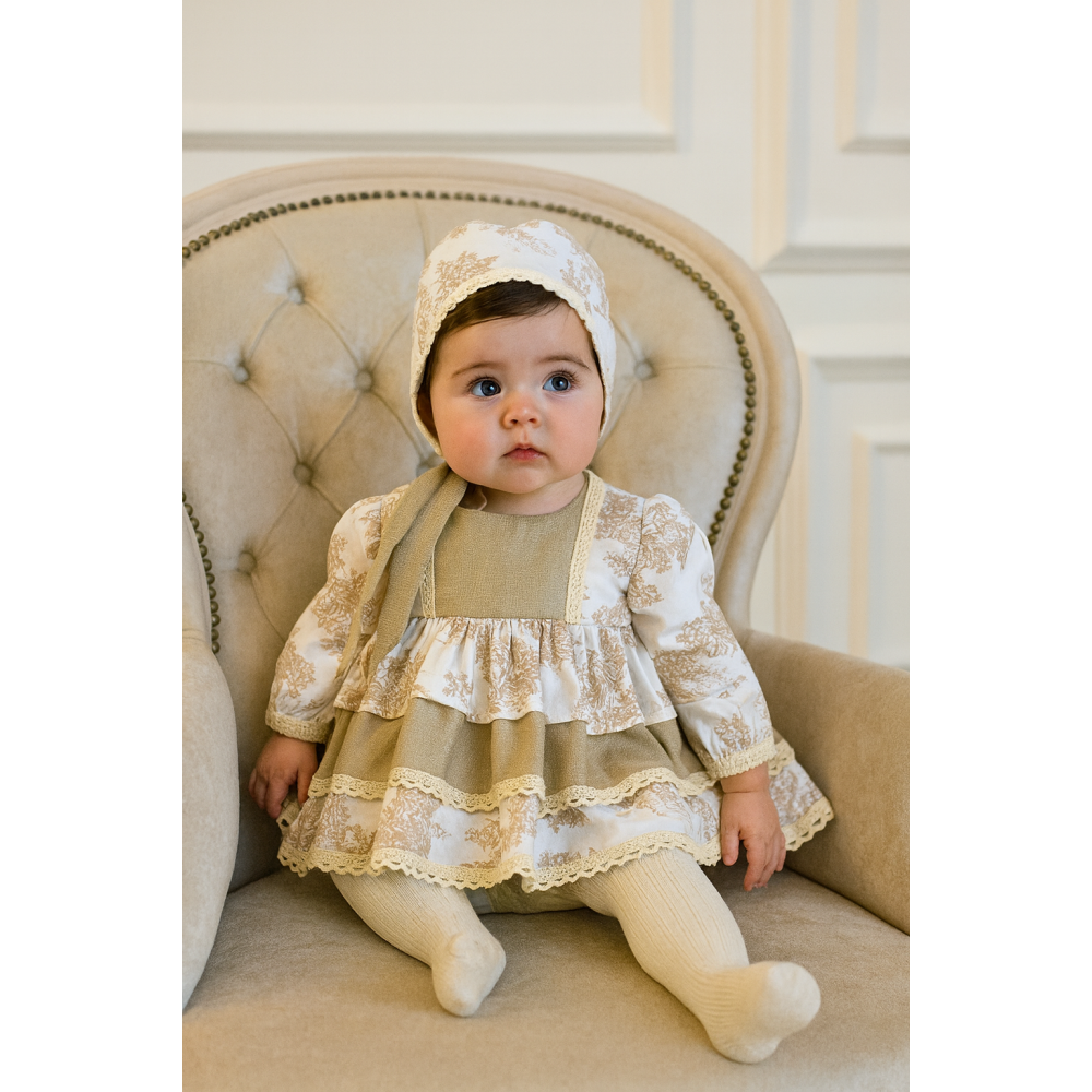 طقم بناتي فستان وقبعة  بنقشة  لون بيج مع تفاصيل دانتيل ناعمة 240466