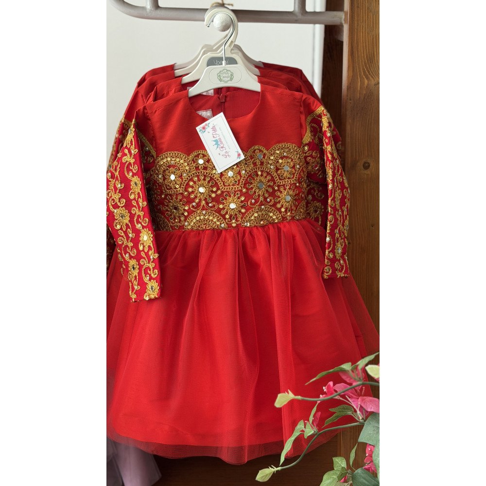 فستان شعبي أحمر بتطريزات ذهبية وتول  240627