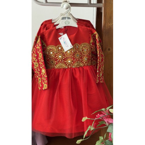 فستان شعبي أحمر بتطريزات ذهبية وتول  240627