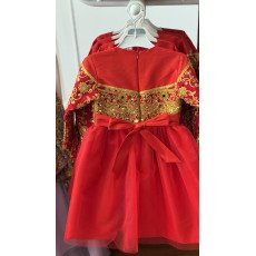 فستان شعبي أحمر بتطريزات ذهبية وتول  240627