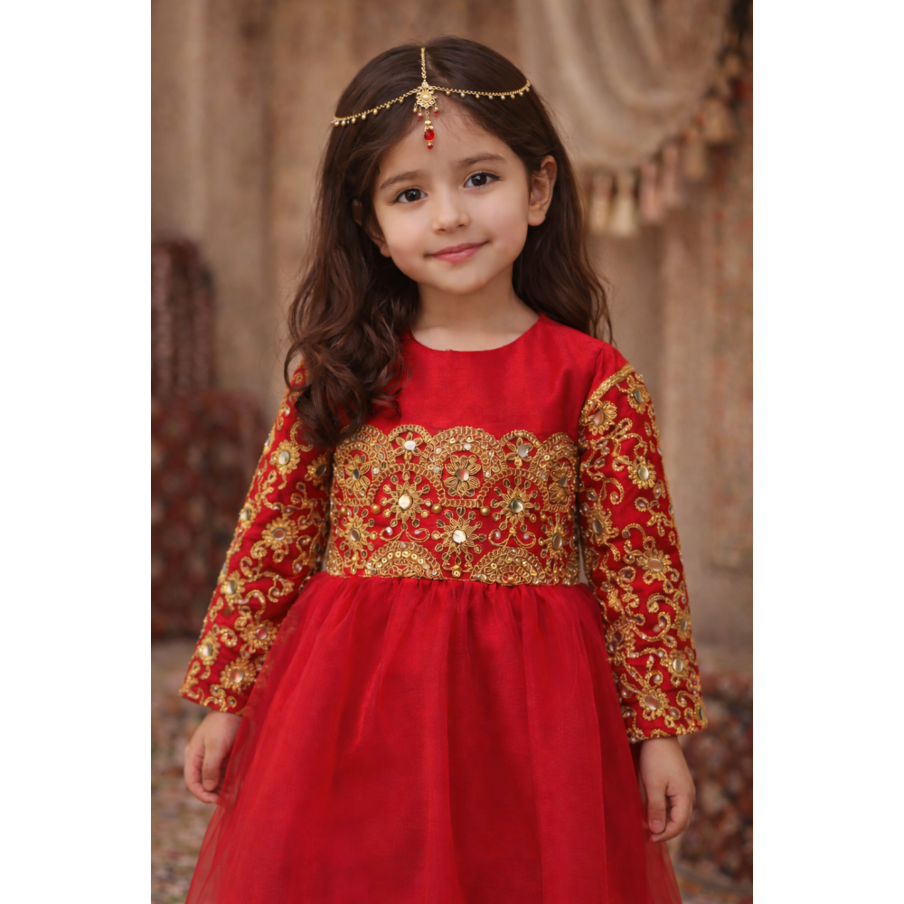 فستان شعبي أحمر بتطريزات ذهبية وتول  240627