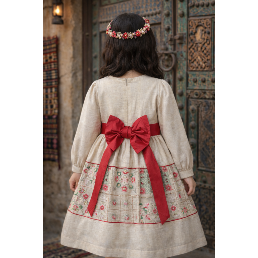 فستان شعبي بيج بتطريزات ذهبية وزهرية  240638