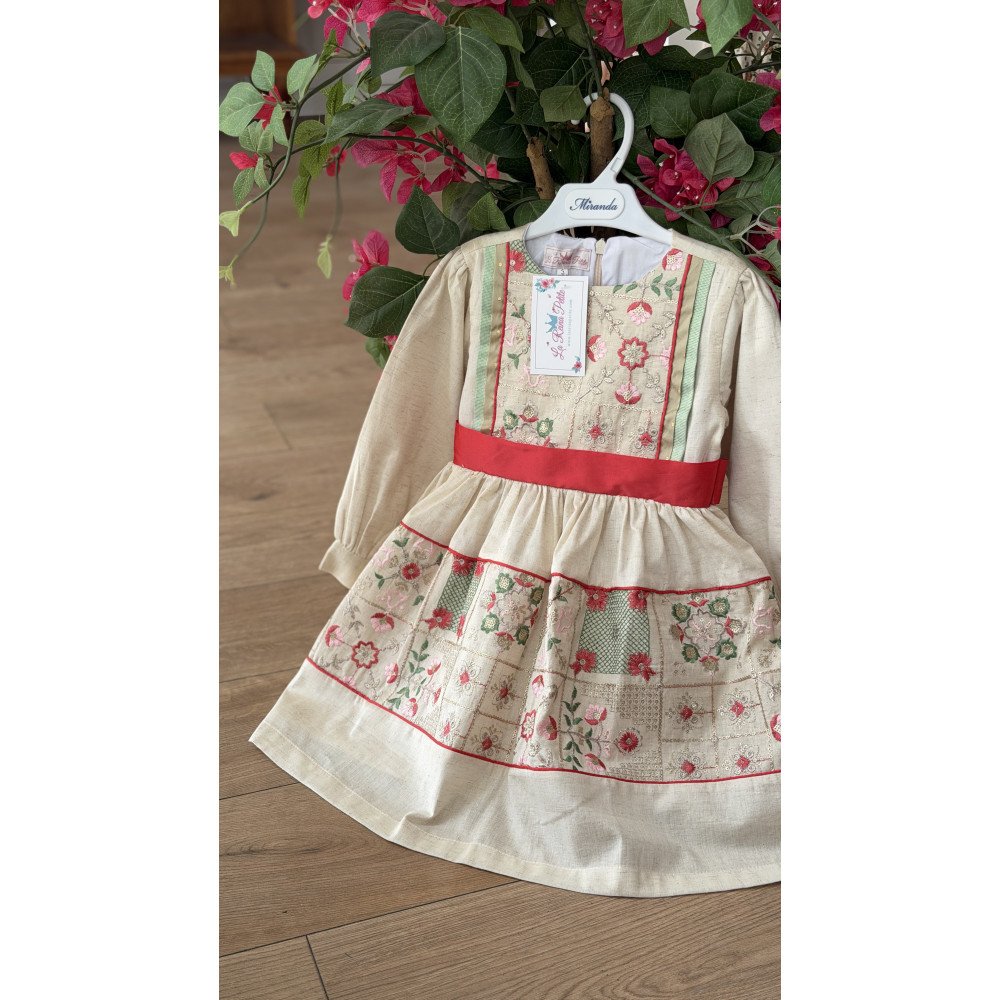 فستان شعبي بيج بتطريزات ذهبية وزهرية  240638