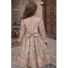 فستان شعبي وردي من طبقتين بتطريزات ذهبية 240618