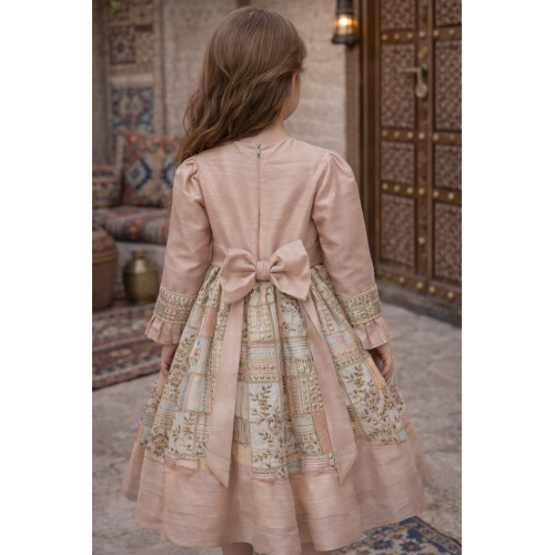 فستان شعبي وردي من طبقتين بتطريزات ذهبية 240618