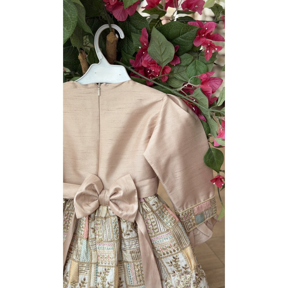 فستان شعبي وردي من طبقتين بتطريزات ذهبية 240618